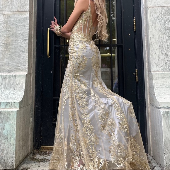 beautiful prom dress, corset top - Picture 4 of 5